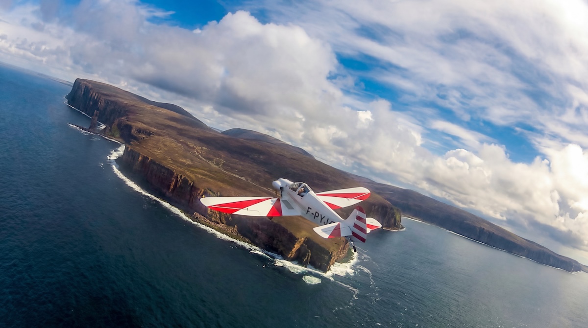 Flying the Menestrel over the Orkneys Islands (Northern Scotland)